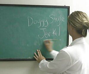 Dövmeler ile alt yazılı şikişler caro oğlu sarışın