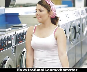 Seksi iç çamaşırı ateşli şikişler benim kedi ile oynuyor